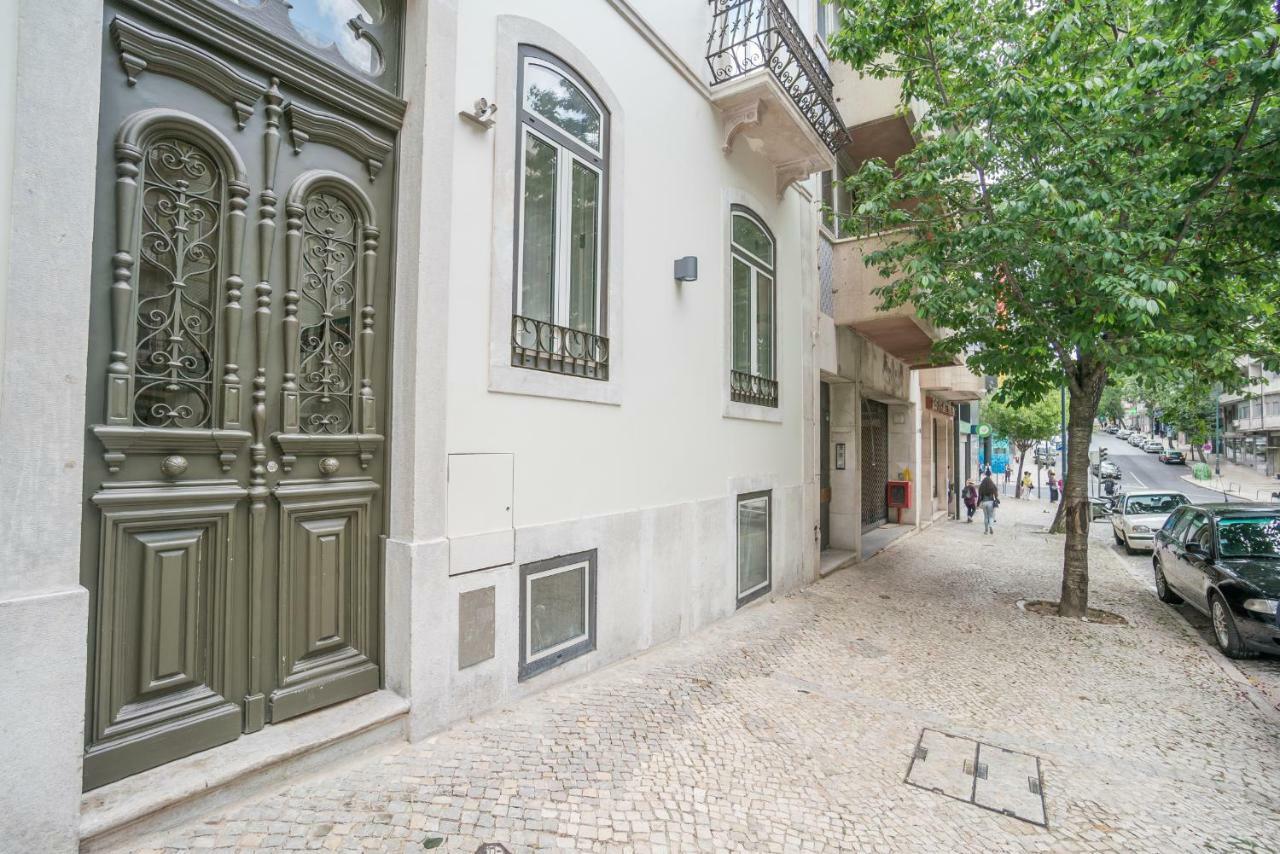 Courtyard & Elegance Apartment Lisbon Bagian luar foto