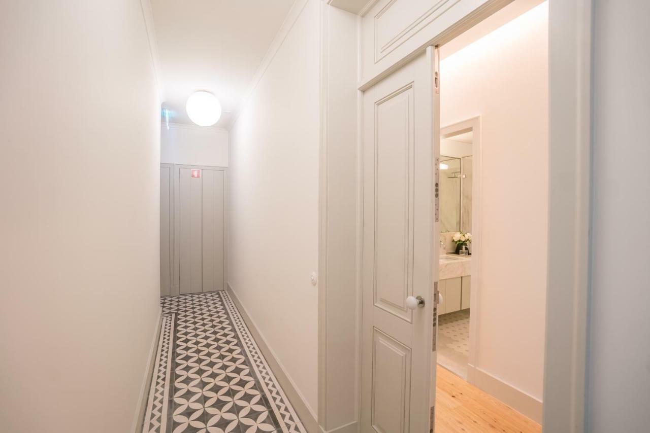 Courtyard & Elegance Apartment Lisbon Bagian luar foto