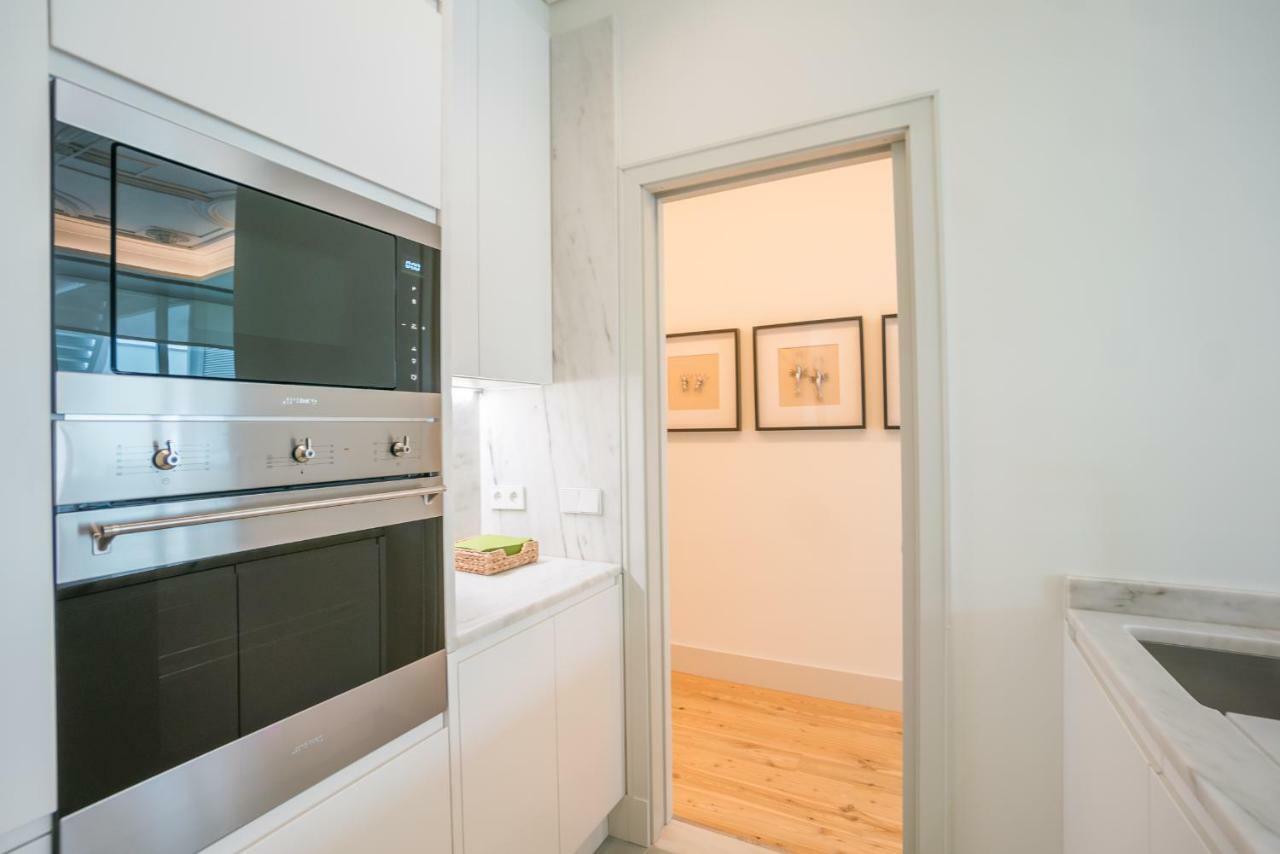 Courtyard & Elegance Apartment Lisbon Bagian luar foto