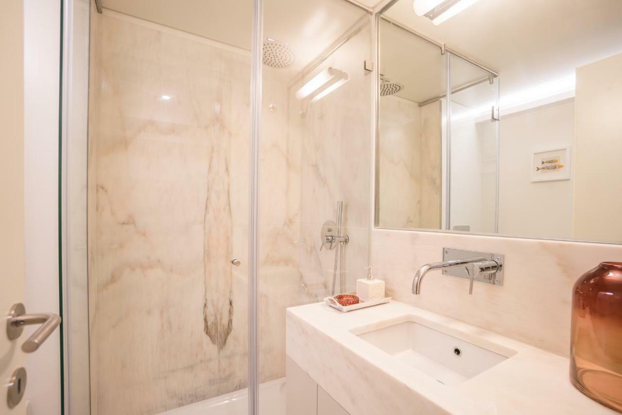 Courtyard & Elegance Apartment Lisbon Bagian luar foto
