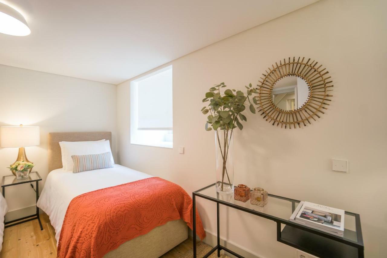 Courtyard & Elegance Apartment Lisbon Bagian luar foto