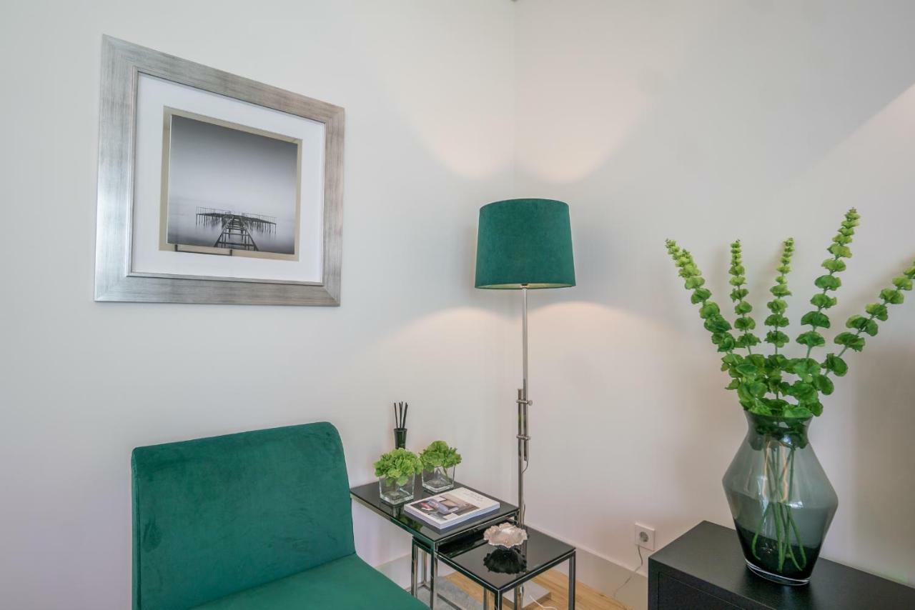 Courtyard & Elegance Apartment Lisbon Bagian luar foto